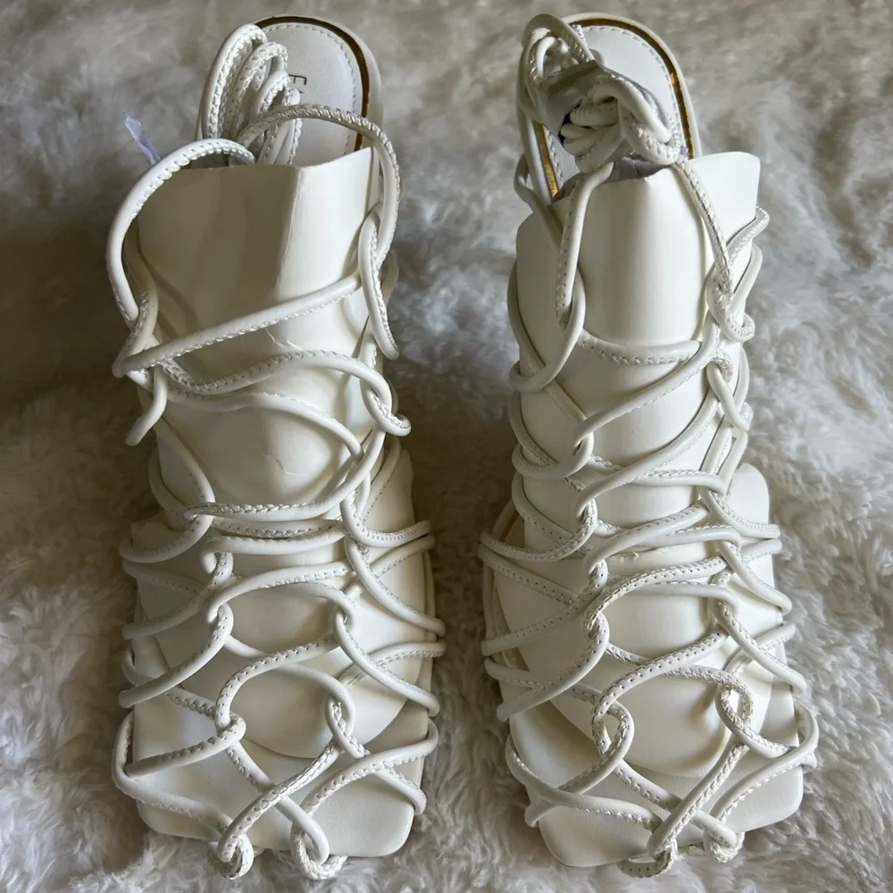 👡 Fashion Nova Downtown Vibe Heeled Sandals – White | Size 9 | New